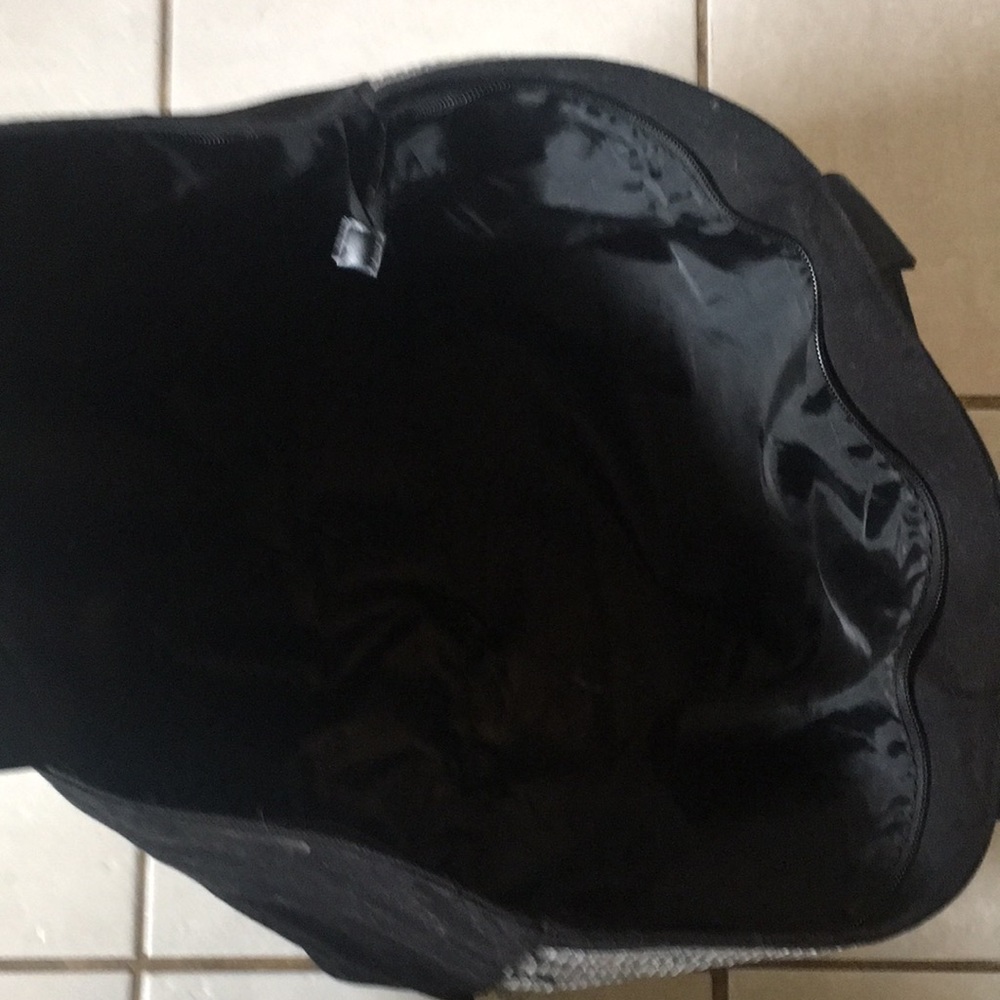 LARGE VS TOTE - Picture 6 of 6